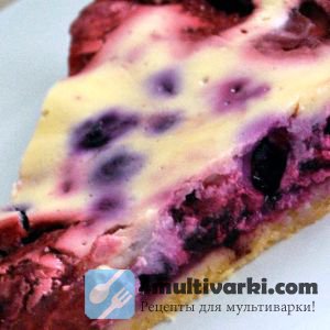 Творожный пирог с замороженными ягодами в мультиварке