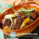 Куриная печенка с айвой и луком